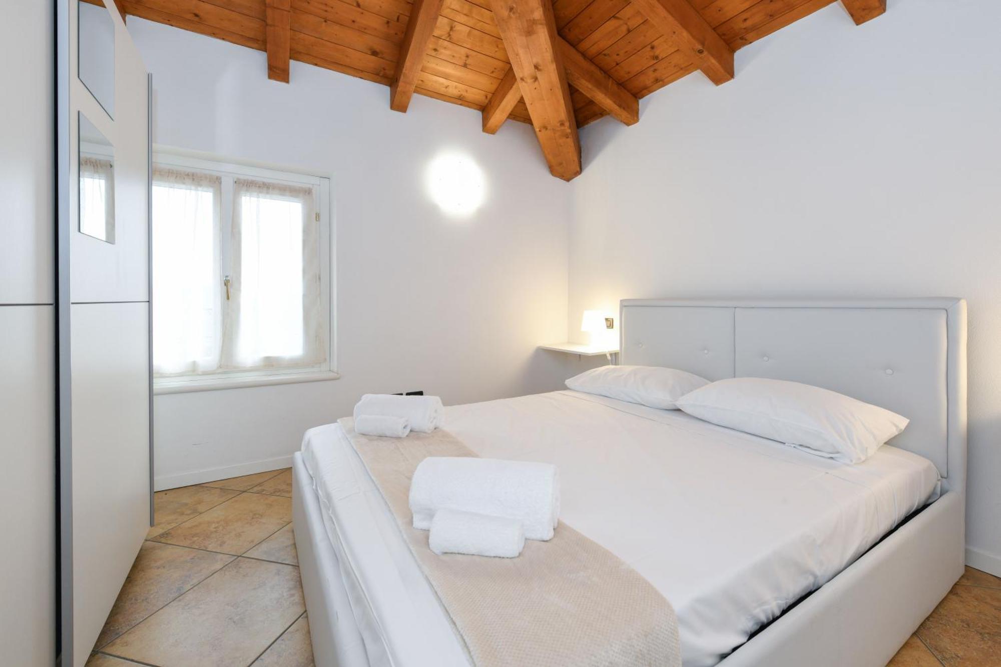 Wendy Apartment- Twobedroom & Pool & Parkprivatefree & Sports Desenzano del Garda Exterior photo